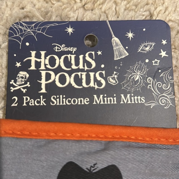 Disney Hocus Pocus 2 Pack oven mitts Halloween NEW - Picture 3 of 7
